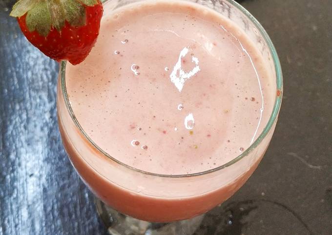 Resep Strawberry Banana Smoothies oleh dityaaningrum Cookpad