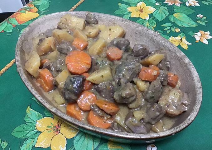 Sauté de sanglier aux pommes de terre et carottes de Mila Skull - Cookpad