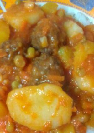 Una foto de Albóndigas con arroz
