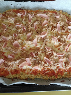Una foto de Pizza con base de coliflor
