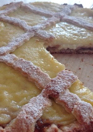 Foto di Crostata con crema pasticcera e marmellata di fragole 🌹