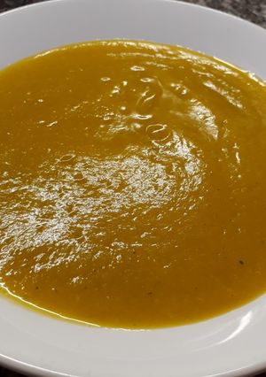 Una foto de Sopa crema de calabacín