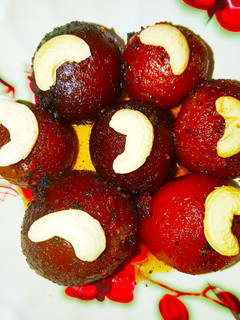 मिठे गुलाब जामुन(mithey gulab jamun recipe in hindi) रेसिपी मुख्य फोटो