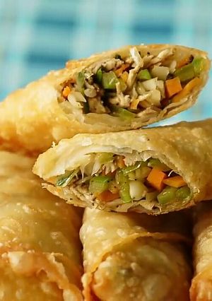 A picture of Chicken spring rolls.