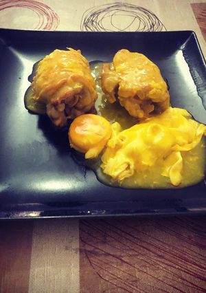 Foto principal de Rollizos de pollo caseros en salsa al vino blanco