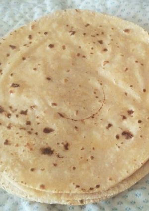 ફૂલકા રોટી (Fulka Roti Recipe In Gujarati) રેસીપી મુખ્ય ફોટો