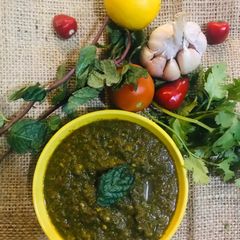 A picture of Hari chutney.