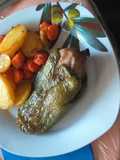 Codorniz asada con pimiento y guarnición de patata y zanahoria