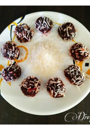બીટ નાં લાડુ(Beetroot Laddu recipe in Gujarati) રેસીપી મુખ્ય ફોટો