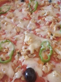 صورة لوصفة بيتزا بالدجاح وجبن الجودا 🍕🍕
