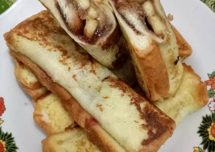 Strawberry chocolate banana french toast roll ups