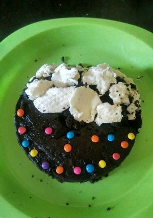 A picture of Oreo biscuit cake.