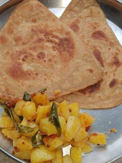 পরোটা আলুর তরকারি (parota aloor tarkari recipe in Bengali) রেসিপির প্রধান ছবি