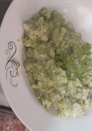 Una foto de Ensalada de coliflor y brócoli