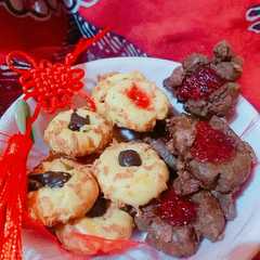 A picture of Thumbprint crunchy cookies.