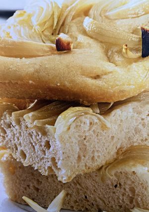 Zdjęcie przepisu Placek po włosku z cebulą (Książka Thermomix).
