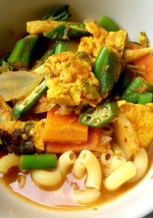 รูปของ มักกะโรนีแกงส้มผักในสวน Garden Omelette Hot&Sour Macaroni Soup🍲