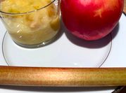 Une photo de rhubarbe pommes