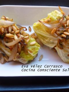Una foto de Rollitos de col relleno de seitán y verduritas