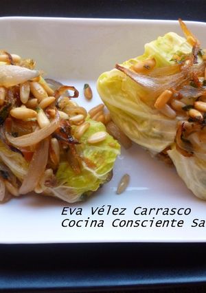 Una foto de Rollitos de col relleno de seitán y verduritas