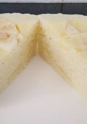 A picture of Apple semolina kueh (kind of Asian pastry) in microwave.