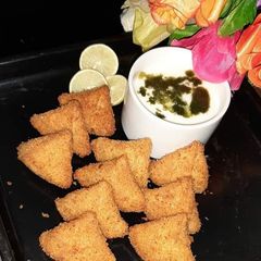 Mini bread samosa A picture of Mini bread samosa.
