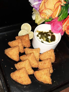 A picture of Mini bread samosa.