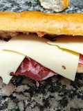 Bocatas de serranito y queso