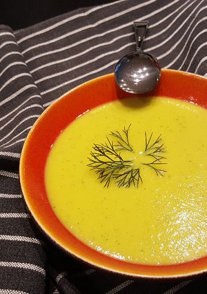 Une photo de Velouté de courgettes au safran