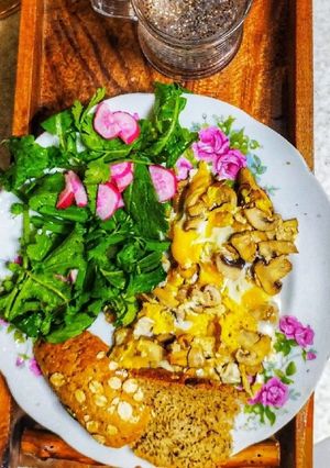 عکسی از دستور املت قارچ رژیمی بدون روغن واسه افطاری🌹👌