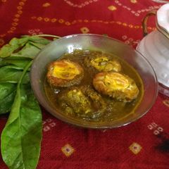 A picture of Anda in palak gravy.