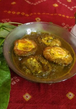 A picture of Anda in palak gravy.