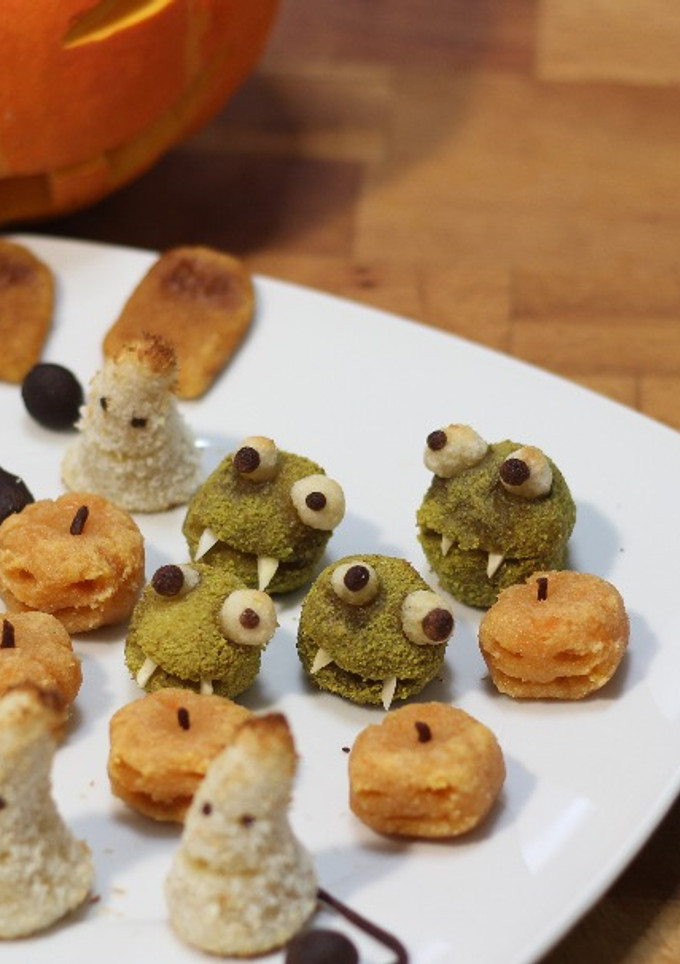 Una foto de Panellets monstruosos
