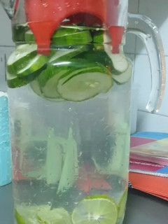 A picture of Detox water.
