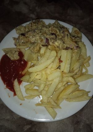 A picture of Chips,fried egg and kechop.