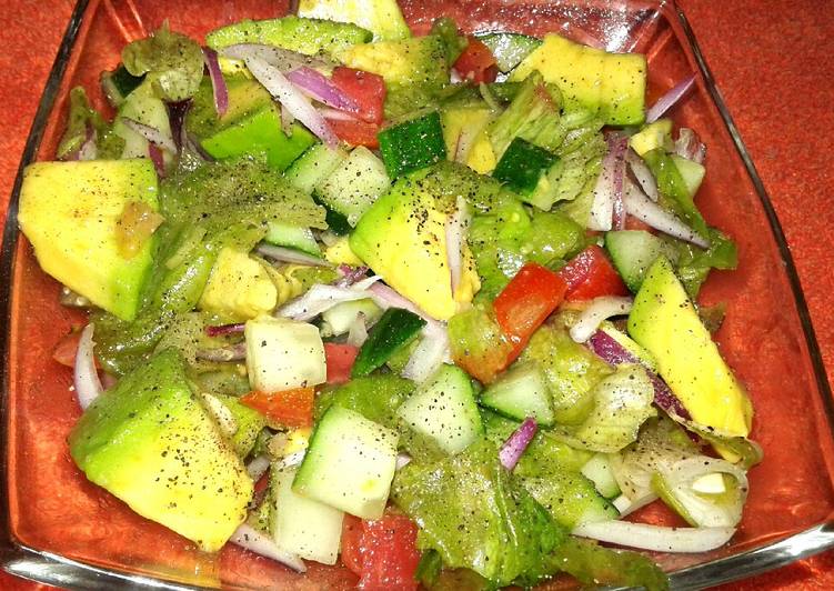 Recipe of Speedy Avocado/cucumber salad