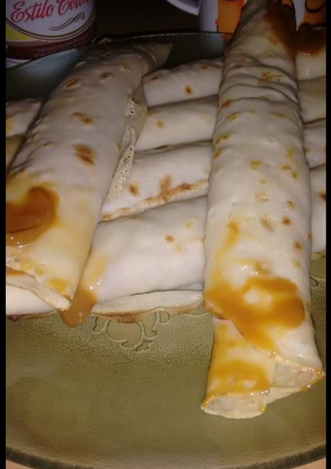 Una foto de Panqueques con dulce de leche 👌