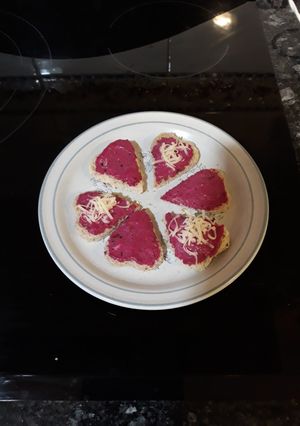 Foto principal de Corazones de paté de remolacha. San Valentín