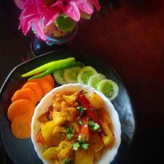 A picture of Phool gobhi aloo Dalna.