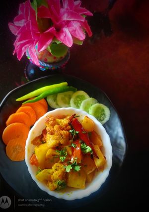 A picture of Phool gobhi aloo Dalna.