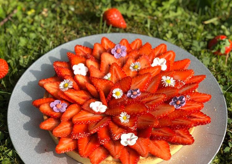 Tarte aux fraises 🍓 et sa crème citronnée 🍋 - Faye Douffet