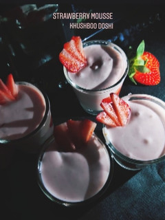સ્ટ્રોબેરી મૂઝ (STRAWBERRY MOUSSE) રેસીપી મુખ્ય ફોટો