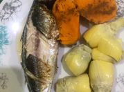 Una foto de guarniciones para pescado plancha