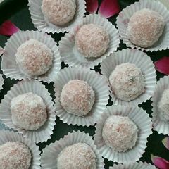 A picture of Rose coconut laddu.