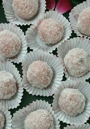 A picture of Rose coconut laddu.