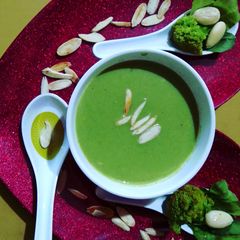 A picture of Broccoli Almond Soup.