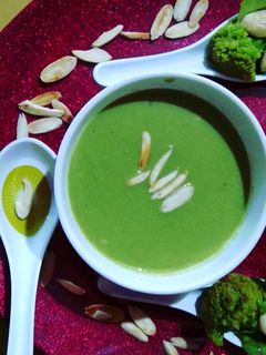 A picture of Broccoli Almond Soup.