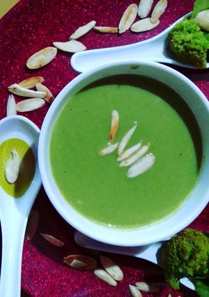 A picture of Broccoli Almond Soup.