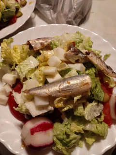 Una foto de Ensalada primavera con sardinas