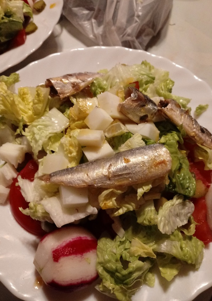 Una foto de Ensalada primavera con sardinas